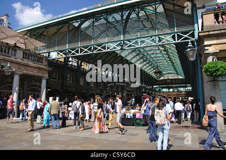 Le bancarelle del mercato di Covent Garden, West End, la City of Westminster, London, Greater London, England, Regno Unito Foto Stock