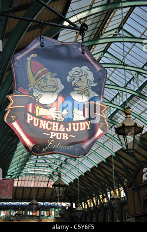 Punch & Judy Pub segno, Covent Garden, West End, la City of Westminster, London, Greater London, England, Regno Unito Foto Stock