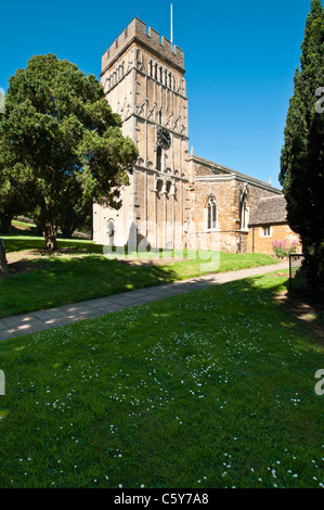 Chiesa di tutti i santi a Earls Barton con il suo altamente decorativo torre sassone, Northamptonshire, Inghilterra Foto Stock