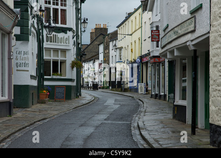 La stretta strada principale di York, Cumbria, England Regno Unito Foto Stock