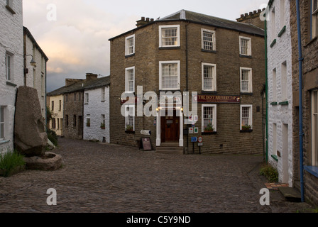 Il George and Dragon pub nel centro della Dent, Cumbria, England Regno Unito Foto Stock