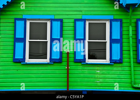 Edificio colorato, St. Johns, Antigua Foto Stock