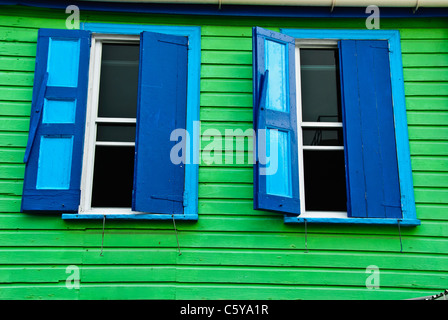 Edificio colorato, St. Johns, Antigua Foto Stock