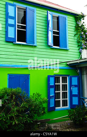 Edificio colorato, St. Johns, Antigua Foto Stock