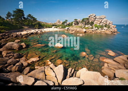 Il Pors Rolland spiaggia sulla costa di granito rosa (Bretagna - Francia) Côte de Granit Rose à Ploumanac'h (Bretagne) Foto Stock