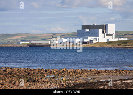 AGR Torness centrale nucleare visto da nord, vicino a Dunbar, Scotland, Regno Unito Foto Stock