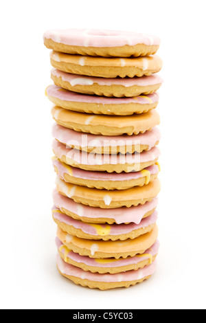 Torre di biscotti ghiacciata isolato su bianco Foto Stock