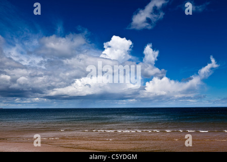 Nuvole sopra il mare a Saltburn Beach, Cleveland Foto Stock