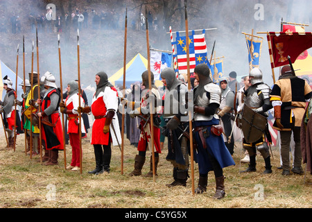 Messa in scena di una battaglia medievale a Samobor Croazia il 1 marzo 1441 Foto Stock