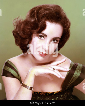 ELIZABETH Taylor (1932-2011) angloamericano attrice cinematografica nel 1956 Foto Stock