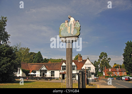 Segno di villaggio sul verde, Bearsted, Maidstone distretto, Kent, England, Regno Unito Foto Stock