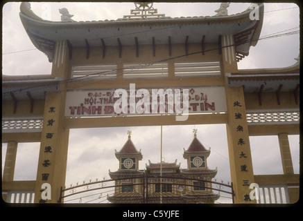 Quang tin edificio RVN esercito della Repubblica del Vietnam truppe durante la Guerra del Vietnam 1971 Foto Stock