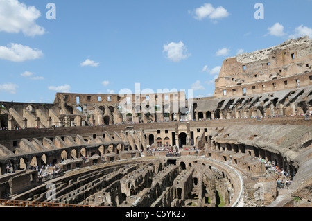 Interno del Colosseo romano, Roma Foto Stock