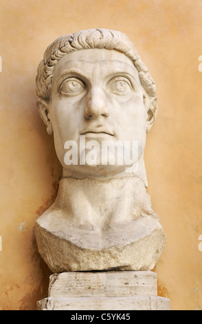 Capo dell'Imperatore Costantino il Grande, primo imperatore romano per convertire al cristianesimo, Museo Capitolino, Roma Foto Stock