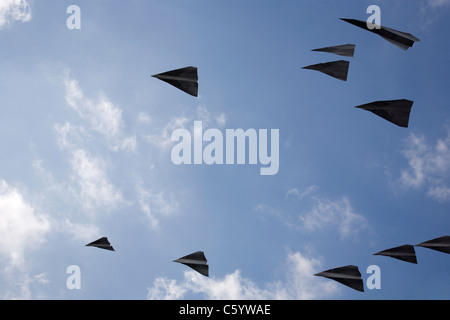 Piani di carta contro Sky - installazione al South Bank Centre Foto Stock