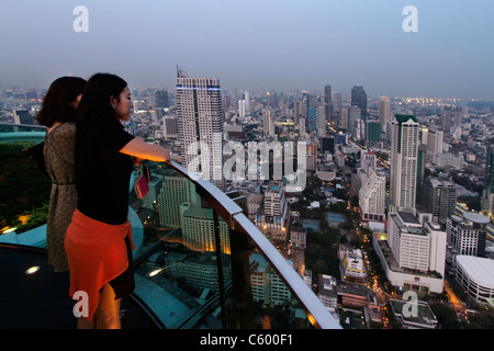 Vista panoramica da Scirocco Sky Bar a Lebua State Tower a Bangkok , Thailandia Foto Stock