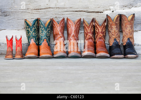 Stati Uniti d'America, Illinois, Metamora, Fila di stivali da cowboy Foto Stock