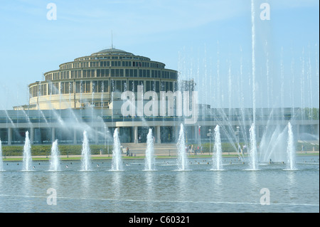 Fontana e Hala Stulecia Centenari Hall Jahrhunderthalle Wrocław Bassa Slesia Polonia Foto Stock