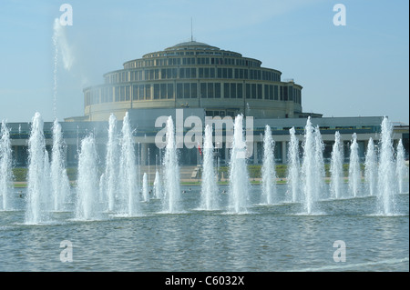 Fontana e Hala Stulecia Centenari Hall Jahrhunderthalle Wrocław Bassa Slesia Polonia Foto Stock