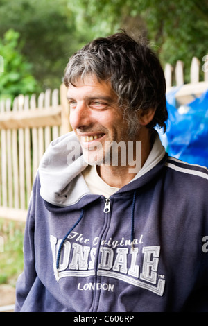 London Parliament Hill Hampstead Heath ritratto di un pescatore o aventi pescatore pescato tutta la notte con la stoppia & tousled hair Foto Stock