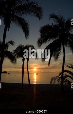 Il tramonto dei Caraibi in Negril, Giamaica occidentale Foto Stock