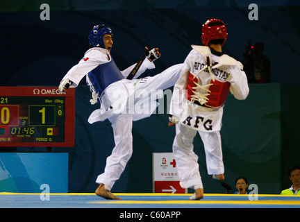 ROHULLAH NIKPAI & GUILLERMO PE AFGHANISTAN V Messico lo stadio olimpico di Pechino CINA 20 Agosto 2008 Foto Stock