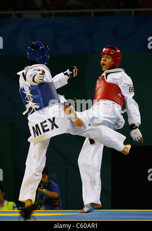 ROHULLAH NIKPAI & GUILLERMO PE AFGHANISTAN V Messico lo stadio olimpico di Pechino CINA 20 Agosto 2008 Foto Stock