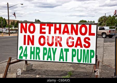 Segno "l'etanolo non è nella nostra a gas" Foto Stock