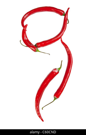G lettera fatta dal peperoncino, con il tracciato di ritaglio Foto Stock