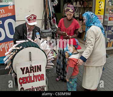 Istanbul Turchia lotteria gamble gambling giocatore Foto Stock