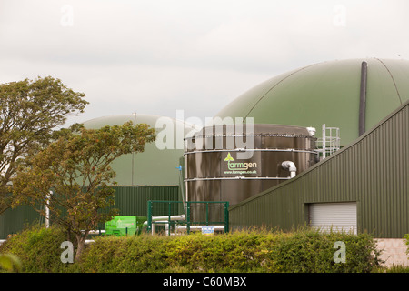 Un farmgen bio-digestivo che producono energia elettrica da bio-metano nei pressi di Warton, Lancashire, Regno Unito. Foto Stock