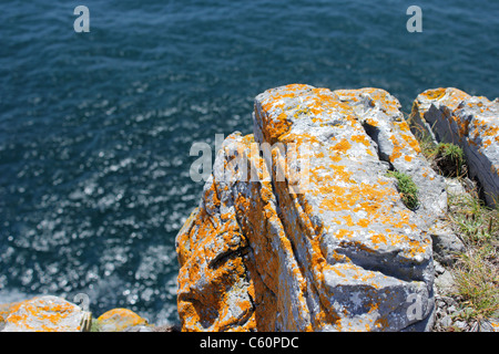 Cliff edge, Dun Aonghasa, Inishmore, la più grande delle Isole Aran, Irlanda Foto Stock