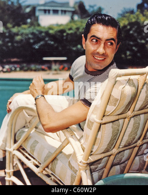 TYRONE POWER (1914-1958) Noi stadio e attore di cinema circa 1945 Foto Stock