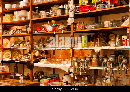 Virgelle antiquariato Mercantile; Virgelle, Montana. Foto Stock