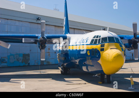" Fat Albert' - C-130 piano di supporto per US Navy Blue Angels a Naval Air Museum di Pensacola, Florida. Foto Stock