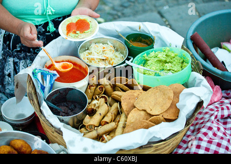 Cucina di strada, Antigua, Guatemala Foto Stock