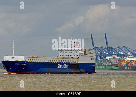 Stena Line traghetto roll on-roll off di lasciare il porto di Felixstowe, Suffolk, Regno Unito. Foto Stock