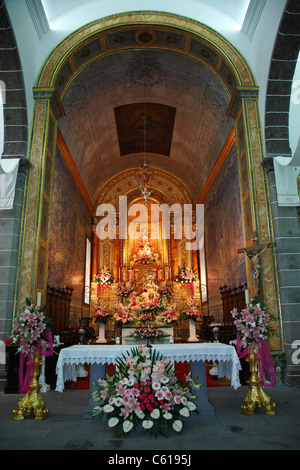 La chiesa della parrocchia di Ponta Garça durante la Nossa Senhora da Piedade religiosi fest. Sao Miguel, Azzorre, Portogallo Foto Stock