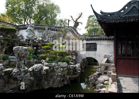 Enorme Rockery cinese nell' Yuyuan Gardens, Shanghai, Cina Foto Stock