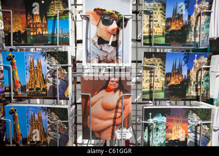 Spagna, Barcellona, Las Ramblas, souvenir cartoline di stallo Display Foto Stock