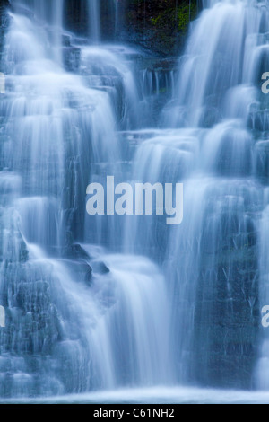 Goit stock a cascata su indurire beck vicino Cullingworth, West Yorkshire. Foto Stock