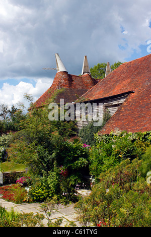 Il tradizionale OAST HOUSE A Great Dixter. EAST SUSSEX REGNO UNITO. Foto Stock