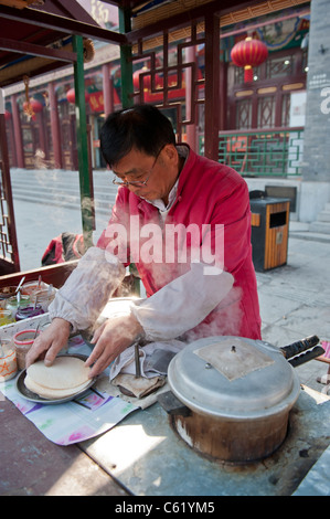 Mercato alimentare di stallo in Guwenhua Jie antica cultura Street, Tianjin, Cina Foto Stock
