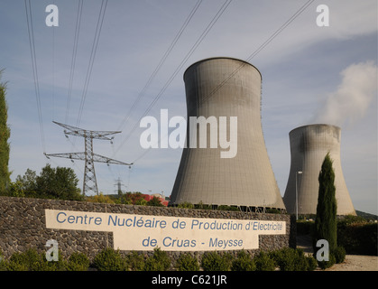 L'energia nucleare di generazione atomica stazione centrale Nucleaire de Production d'Electricite de Cruas Meysse Valle del Rodano in Francia Foto Stock