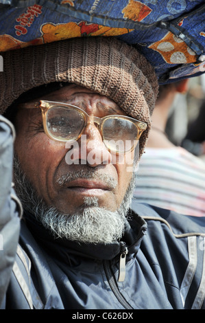 Ritratto di un uomo nepalese presi in Kathmandu, la città capitale del Nepal Foto Stock