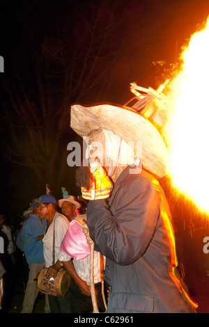 Ichapekene Piesta festival di San Ignacio de Moxos, qui un achu con tipici fuochi d'artificio hat Foto Stock