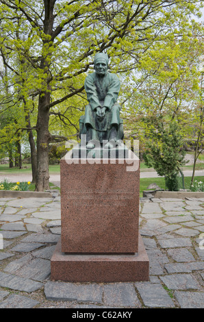 Statua del folk finlandese poeta Larin Paraske da Alpo Sailo, Helsinki, Finlandia Foto Stock