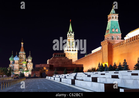 La Piazza Rossa di notte. Vista della cattedrale di San Basilio, il Spassky Tower e il mausoleo di Lenin. Mosca. La Russia. Foto Stock