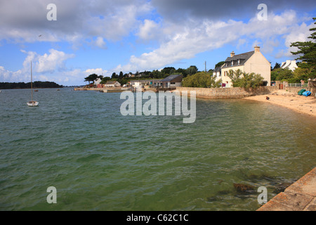 Vedute del porto Lagaden da Pier su Golfe du Morbihan, Morbihan, in Bretagna, Francia Foto Stock