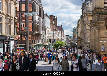 Visualizza in basso Buchanan Street da Sauchiehall Street, Glasgow, Scotland, Regno Unito Foto Stock